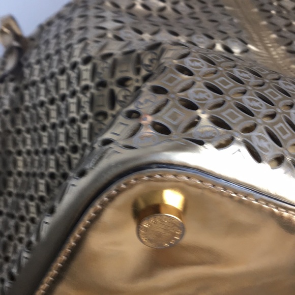 Michael Kors Flower Perforated Tote Gold - Picture 12 of 16